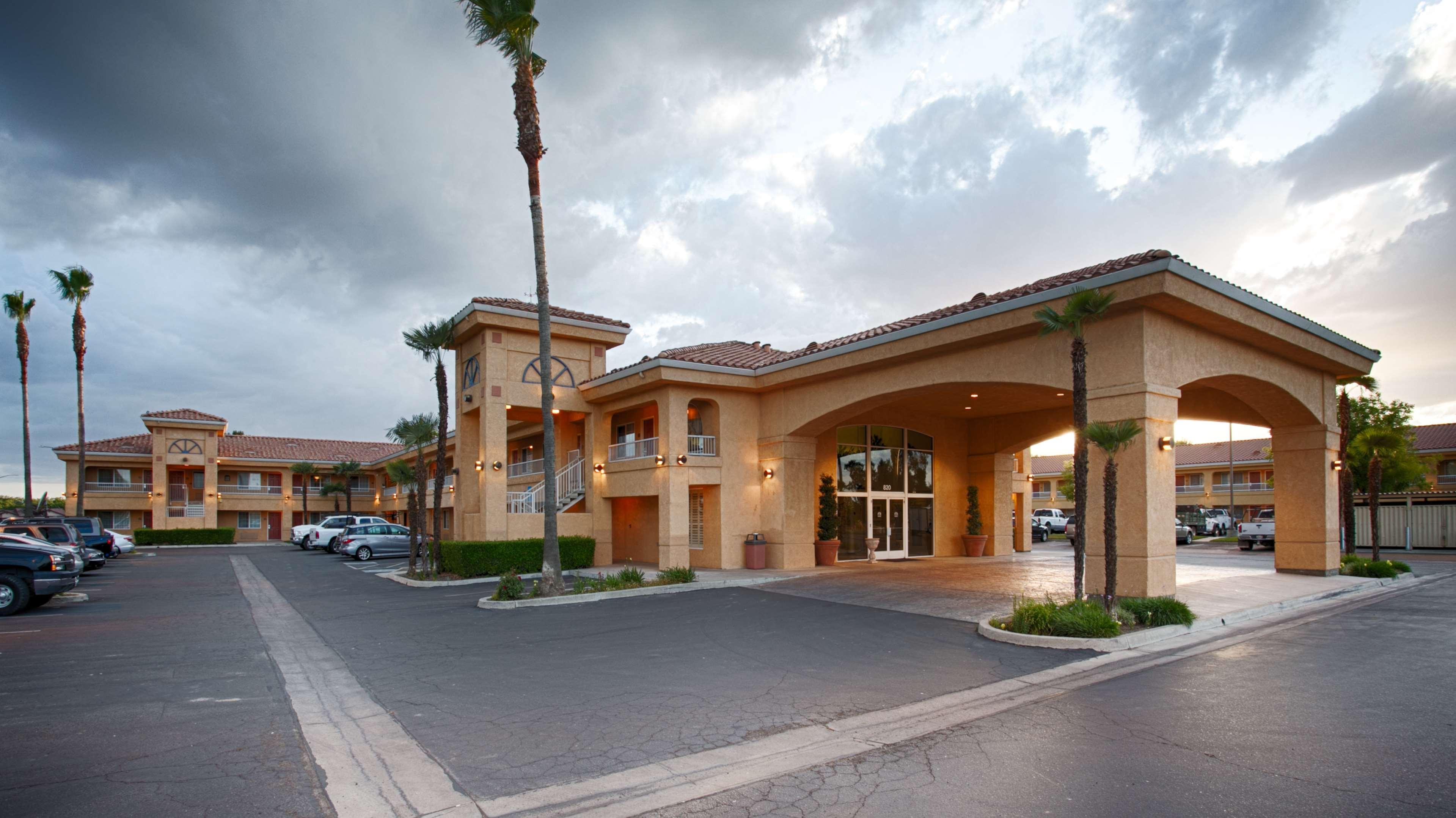 Best Western Inn & Suites למור מראה חיצוני תמונה